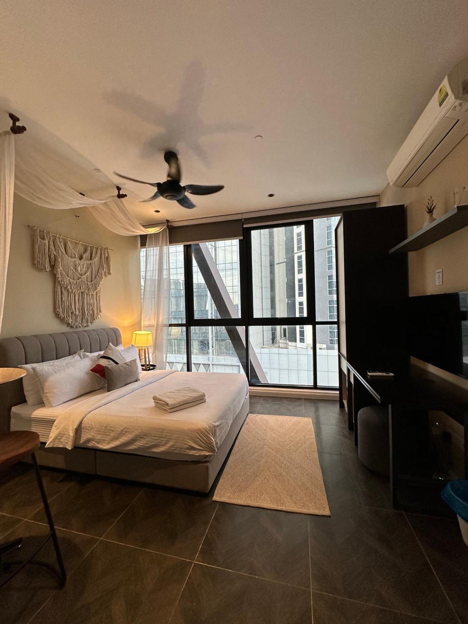 Scarletz Suites Klcc By Numa Kuala Lumpur Esterno foto